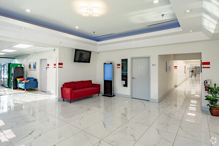 More Photos Of 2950 W Cypress Creek Rd, Fort Lauderdale Medical For Lease