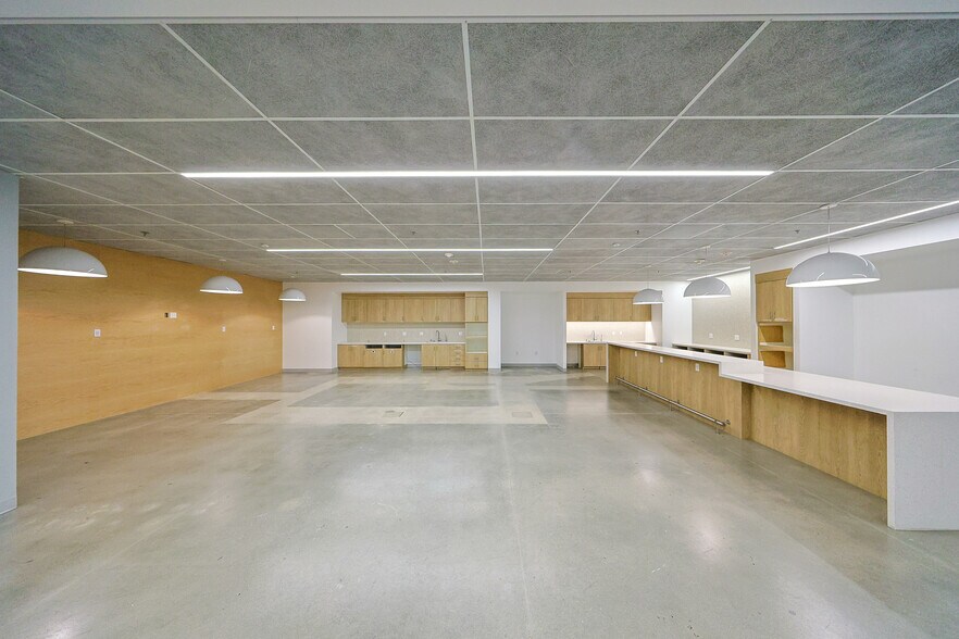 More Photos Of 2380 Conejo Spectrum St, Thousand Oaks Office For Sale