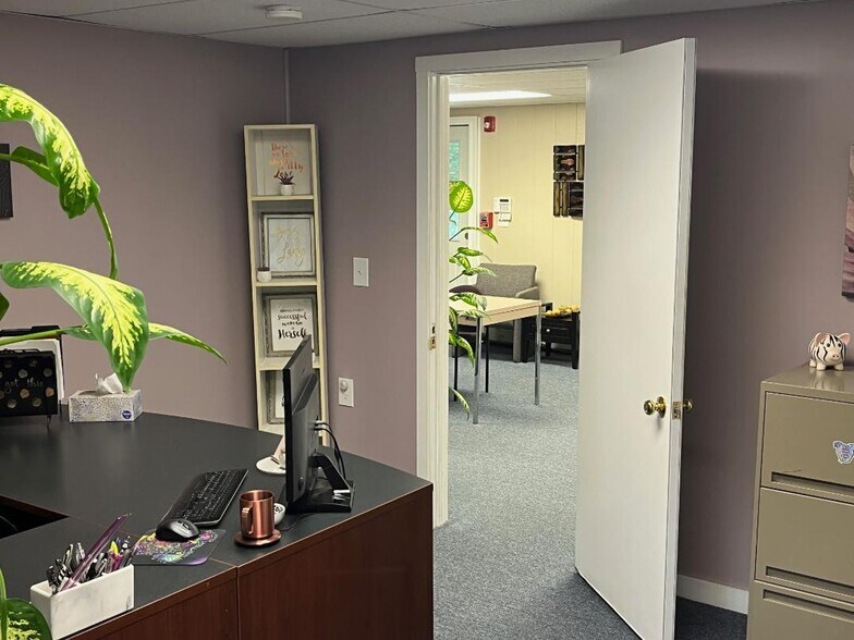 More Photos Of 284 Merrow Rd, Tolland Office For Lease