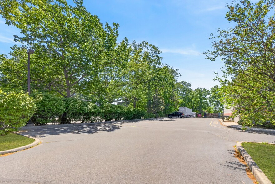 More Photos Of 2 Meridian Rd, Eatontown Warehouse For Lease
