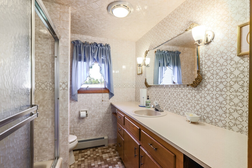 More Photos Of 199 Main St, Shrewsbury Specialty For Sale