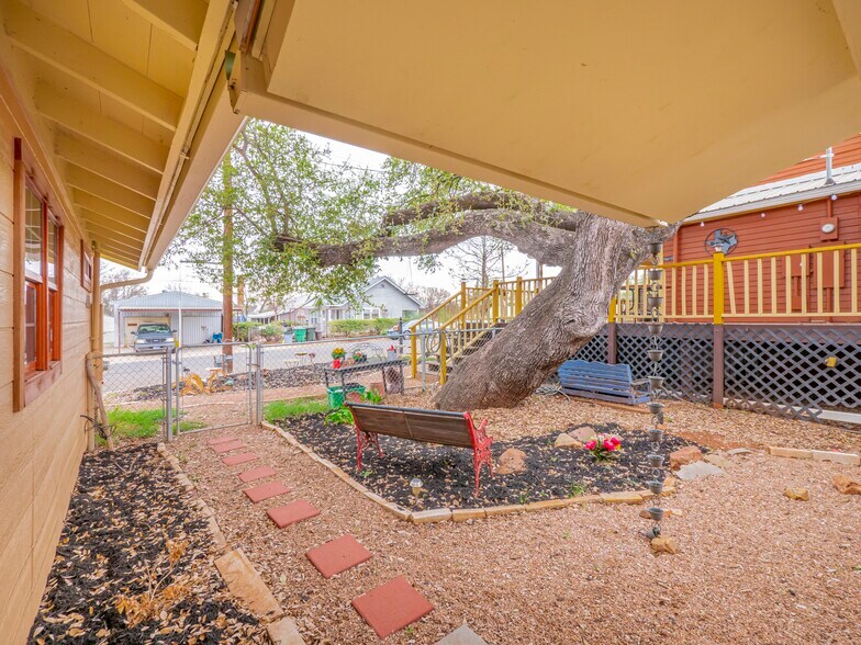 More Photos Of 1307 Wright St, Llano Freestanding For Sale