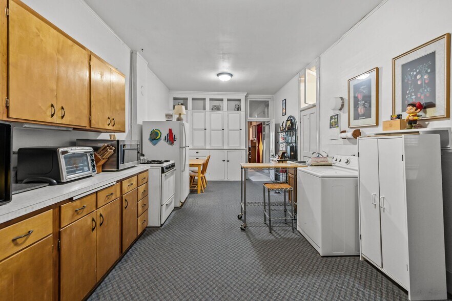 More Photos Of 114 N Capron St, Berlin Restaurant For Sale