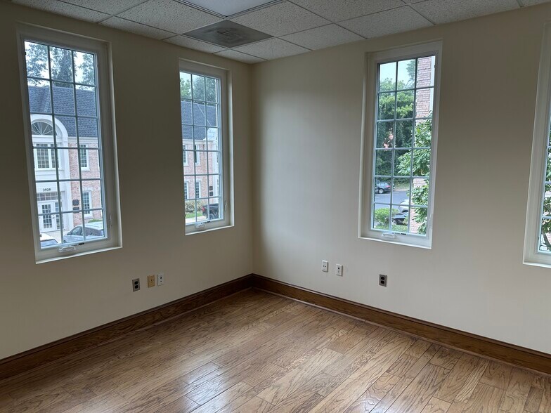 More Photos Of 3923 Blenheim Blvd, Fairfax Medical For Sale