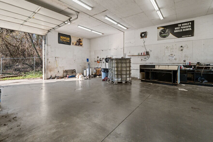 More Photos Of 476 N Main St, Clinton General Retail For Sale