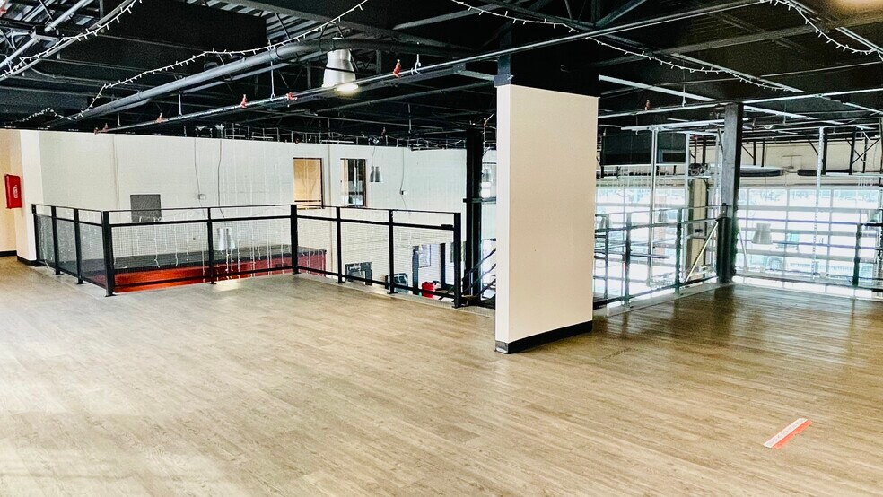 More Photos Of 24619 Chagrin Blvd, Beachwood Freestanding For Lease