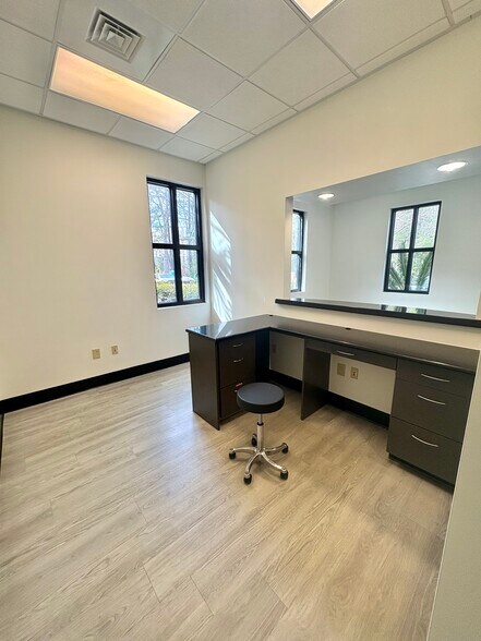 More Photos Of 2287 Henry Tecklenburg Dr, Charleston Office For Lease