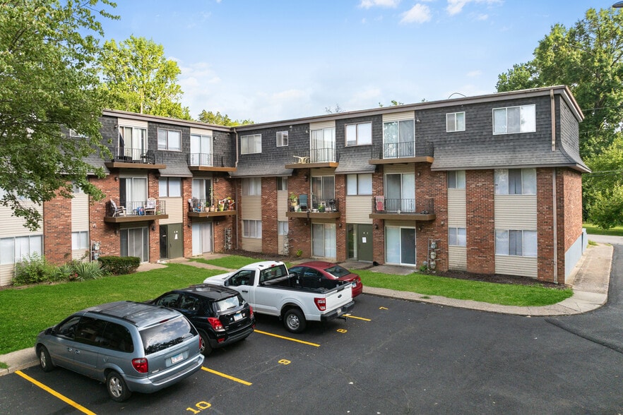 More Photos Of 400 N Oakland Ave, Carbondale Apartments For Sale