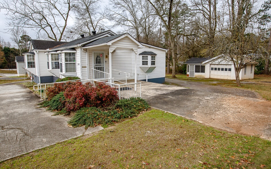 More Photos Of 2001 Wesley Chapel Rd, Decatur Office For Sale