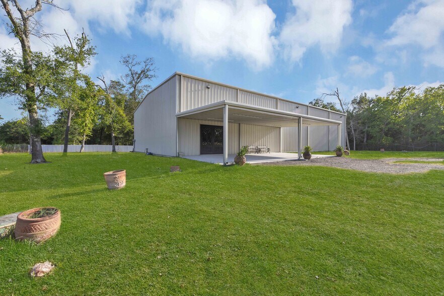 More Photos Of 16326 Bear Bayou Dr, Channelview Flex For Sale