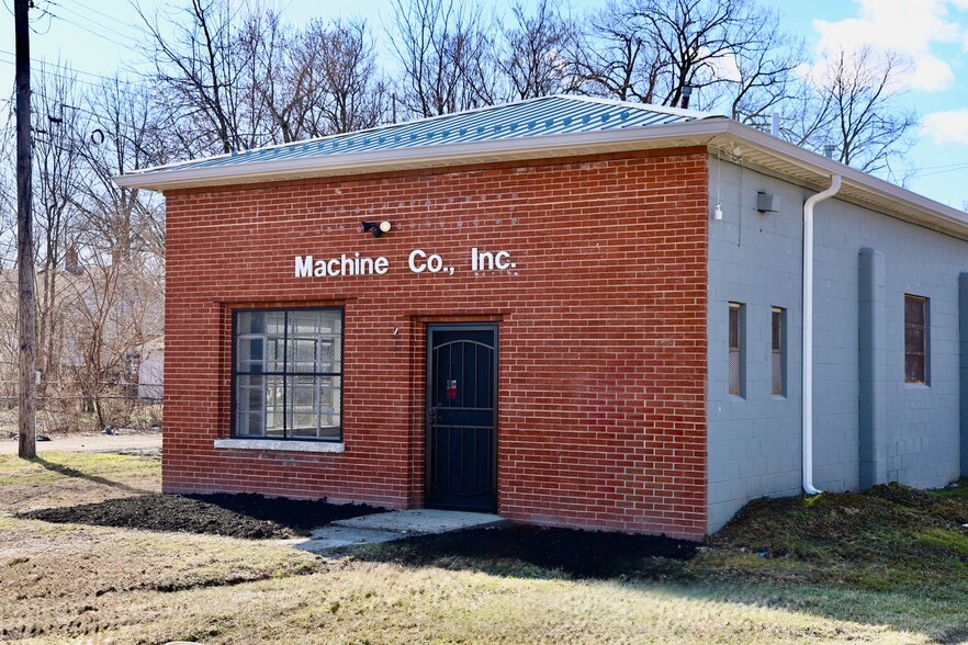 Primary Photo Of 1058 S Ewing St, Indianapolis Manufacturing For Sale