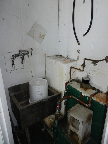 More Photos Of 835 N Main St, Fall River General Retail For Sale