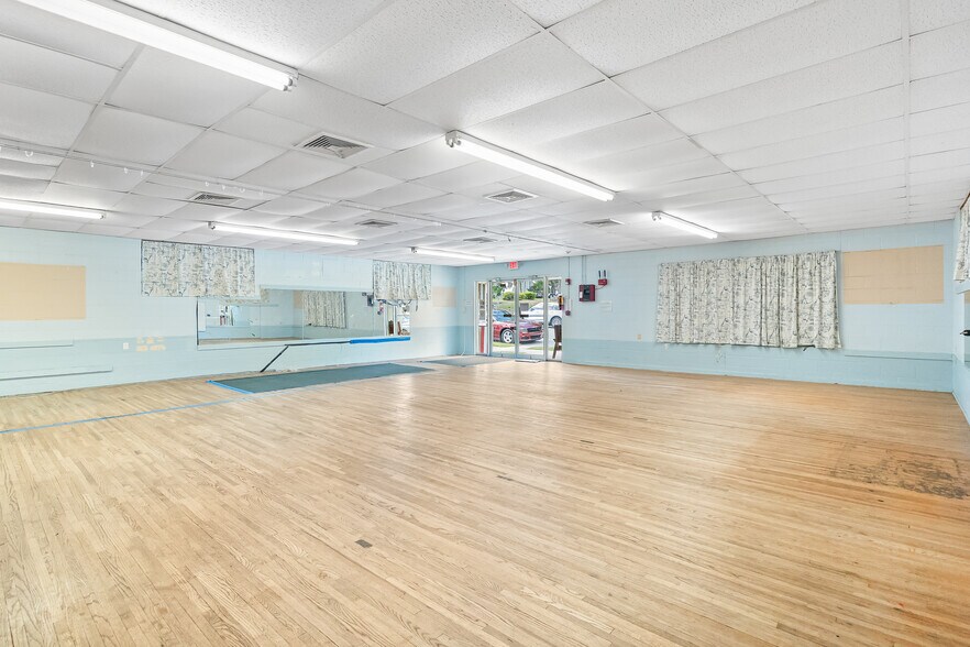 More Photos Of 855 W Desoto St, Clermont Specialty For Lease