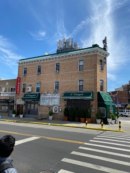 More Photos Of 4735 Junction Blvd, Corona Restaurant For Lease