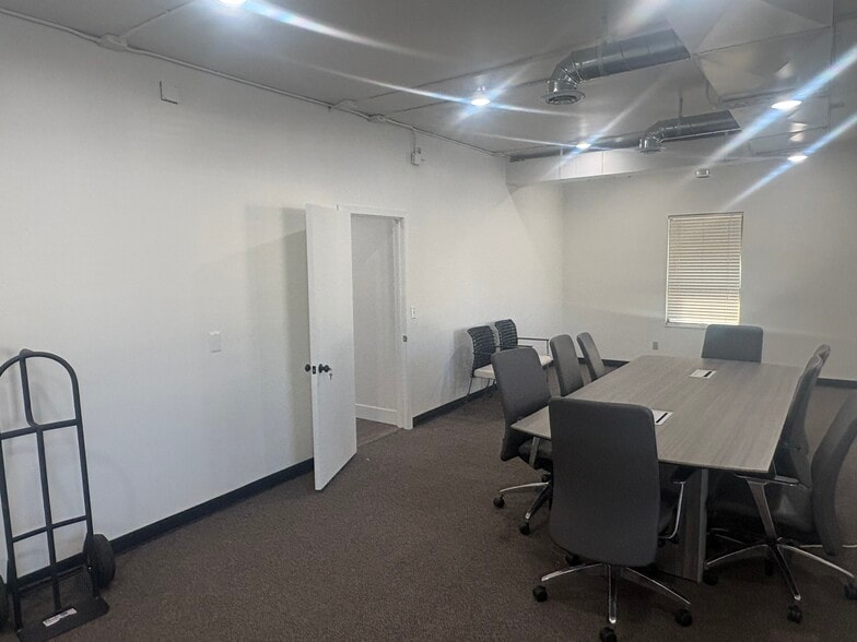 More Photos Of 79-99 E Fort Union Blvd, Midvale Medical For Lease