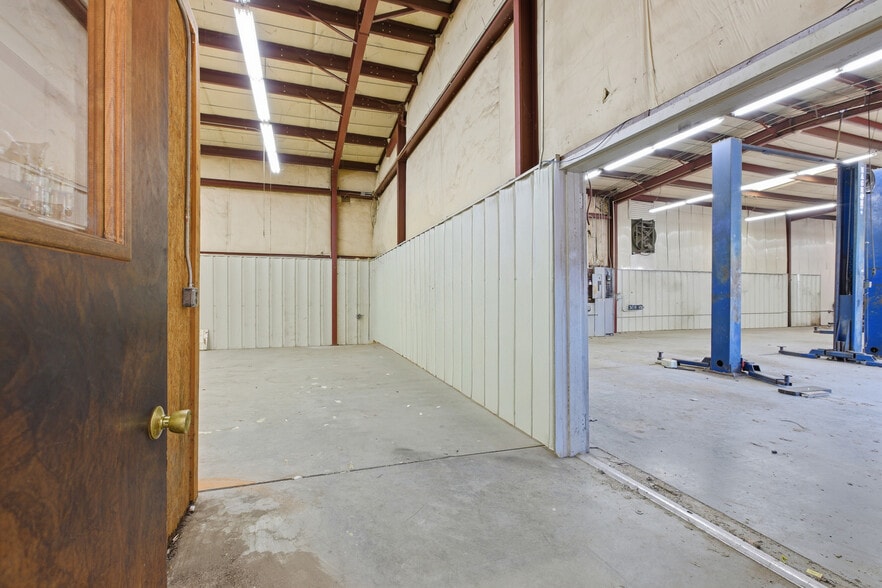 More Photos Of 36 Mize Rd, Toccoa Light Manufacturing For Sale