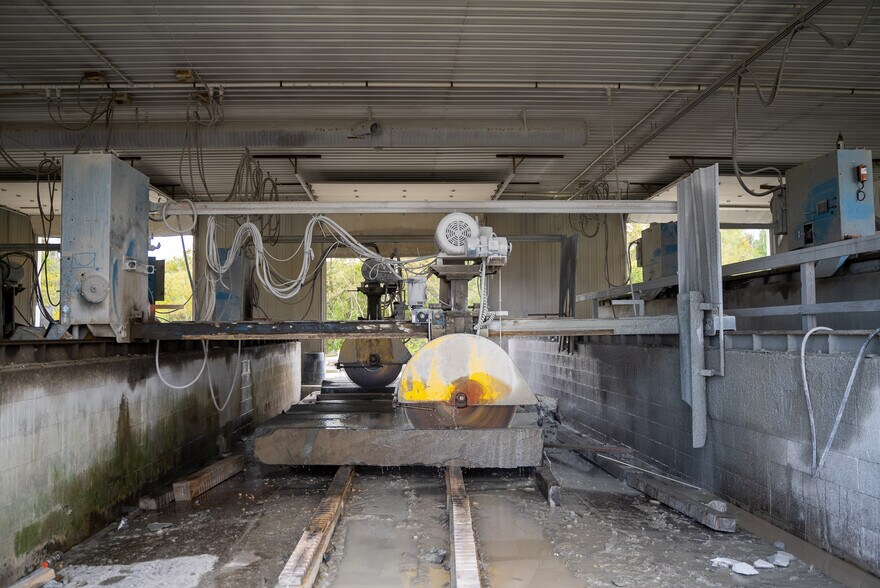 More Photos Of 407 Peck Hill Rd, New Milford Manufacturing For Sale