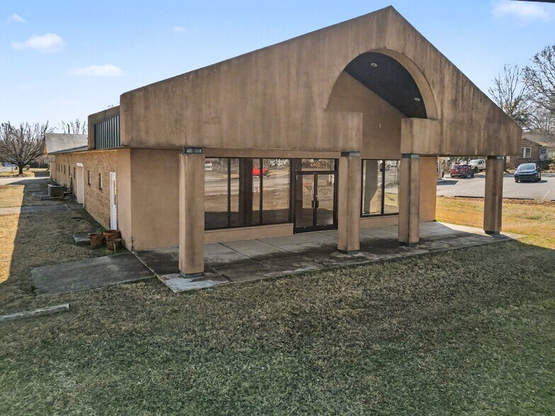 More Photos Of 6402 W Marshville Blvd, Marshville Showroom For Lease