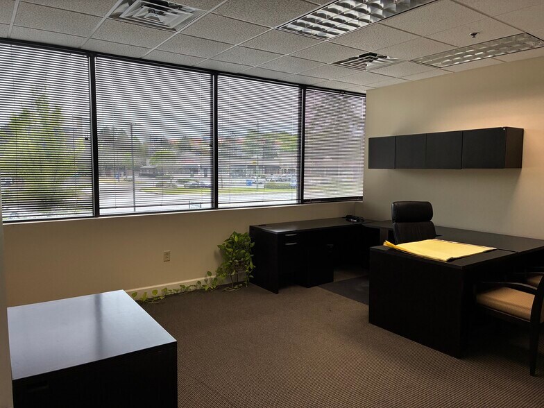 More Photos Of 2385 Satellite Blvd, Duluth Office Residential For Lease