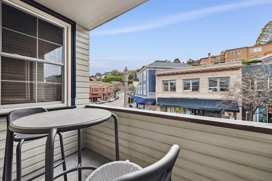 More Photos Of 670 Bridgeway, Sausalito Restaurant For Sale