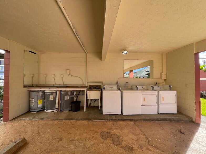More Photos Of 1077 Kinau St, Honolulu Multifamily For Sale