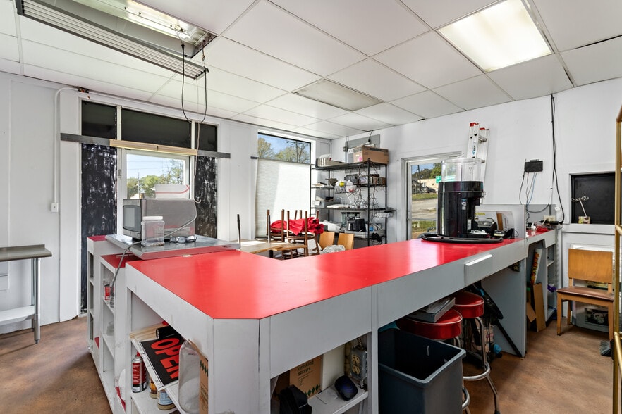 More Photos Of 201 E Bluff St, Woodville Restaurant For Sale