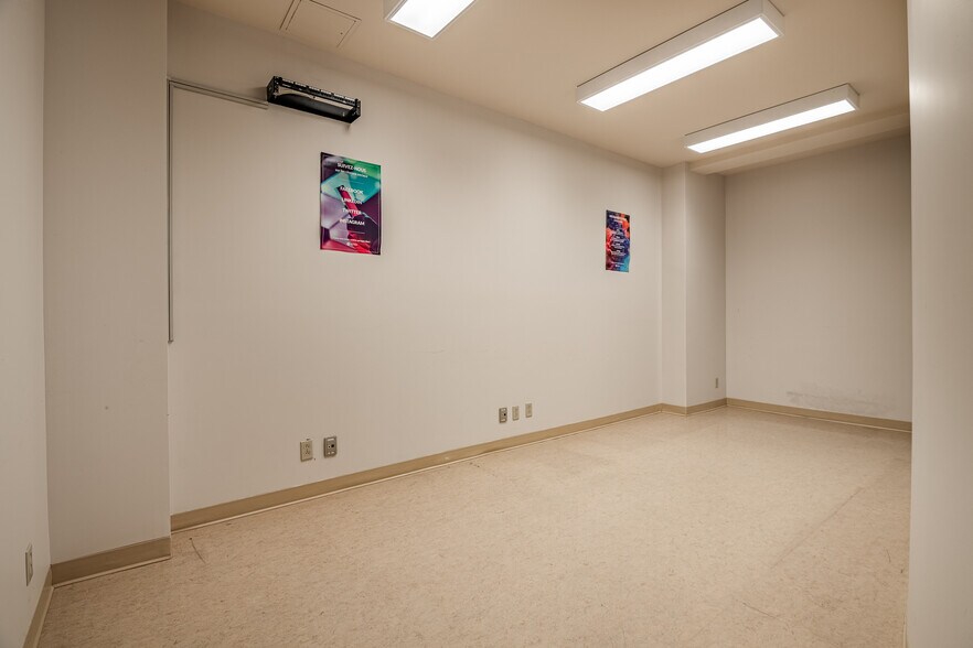More Photos Of 261 Rue Saint-Jacques, Montréal Office For Lease