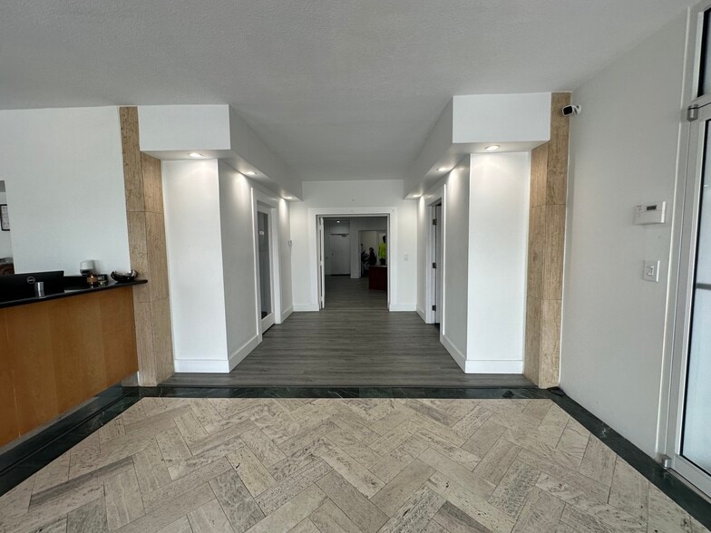 More Photos Of 2116 N Dixie Hwy, Hollywood Flex For Lease