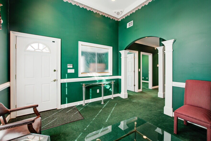 More Photos Of 555 Sun Valley Dr, Roswell Office For Sale