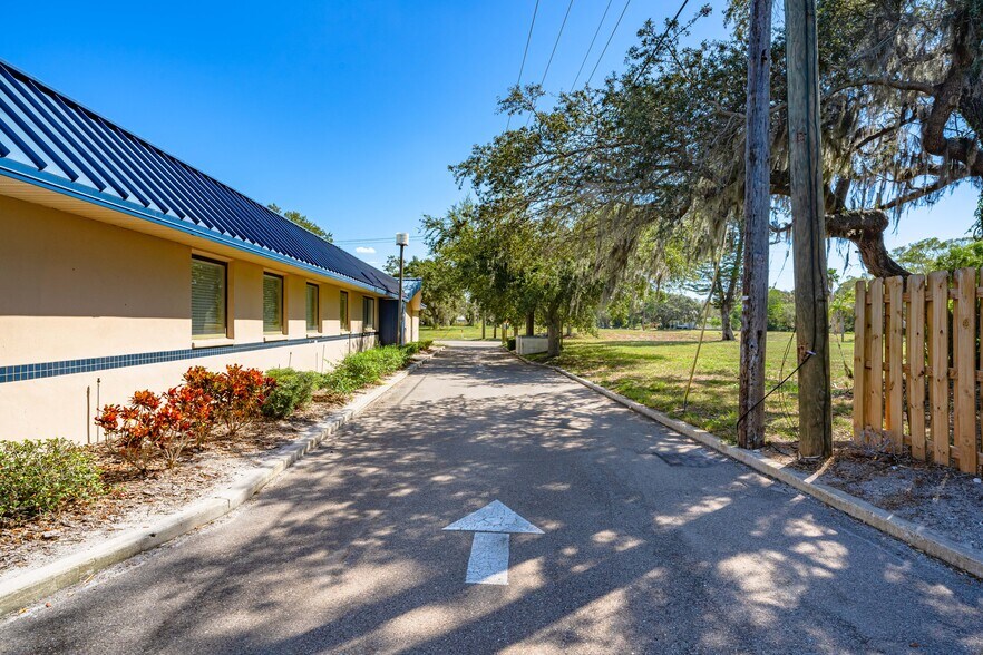 More Photos Of 7458 N Tamiami Trl, Sarasota Medical For Sale