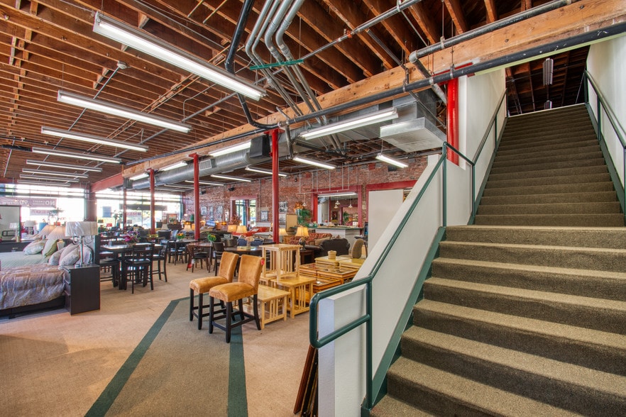 More Photos Of 400 E 4th St, Santa Ana General Retail For Lease