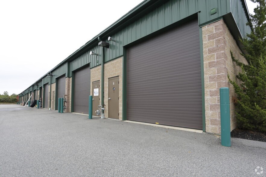 More Photos Of 30 Henniker St, Concord Warehouse For Lease