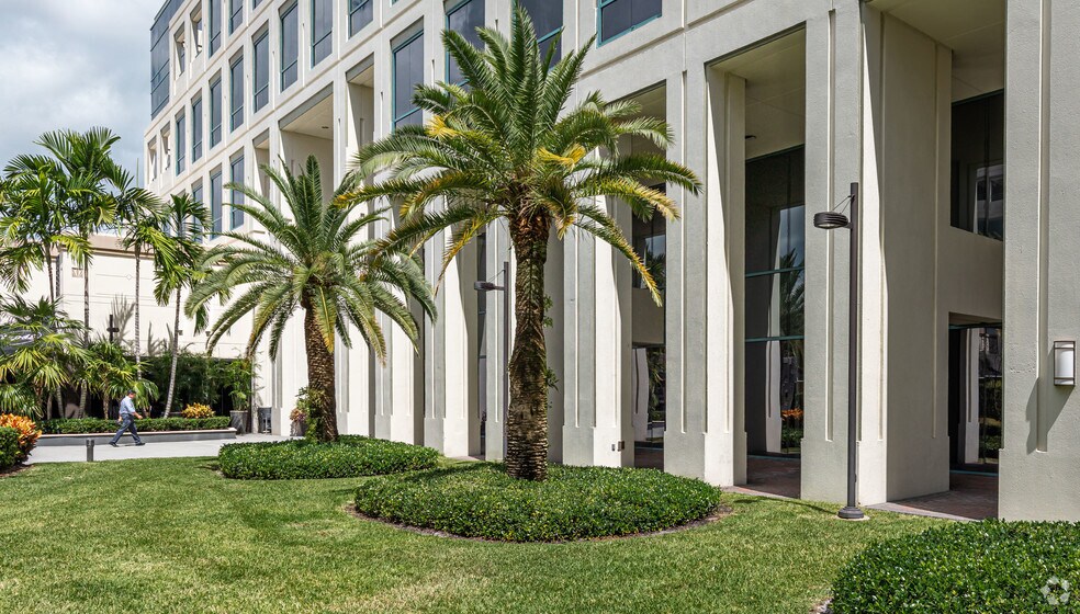 More Photos Of 5100 Town Center Cir, Boca Raton Office For Lease