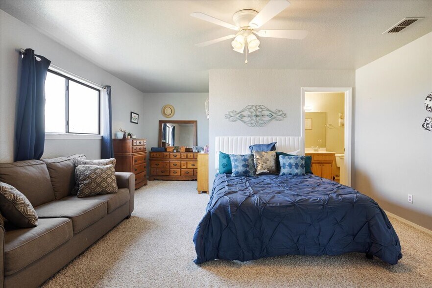 More Photos Of 1150 Platter Cutoff Rd, Calera Flex For Sale