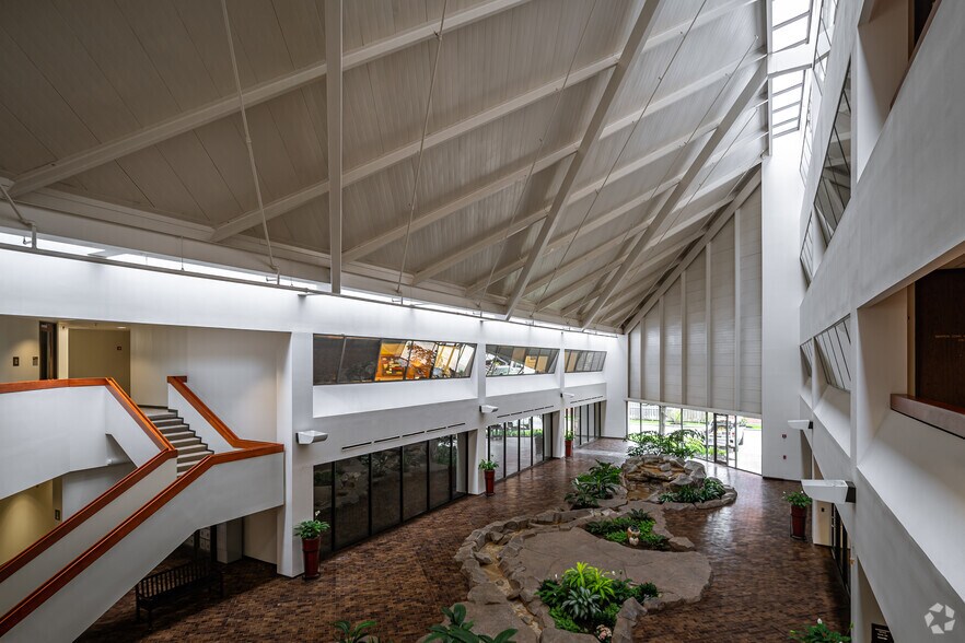 More Photos Of 800 Bering Dr, Houston Office For Lease