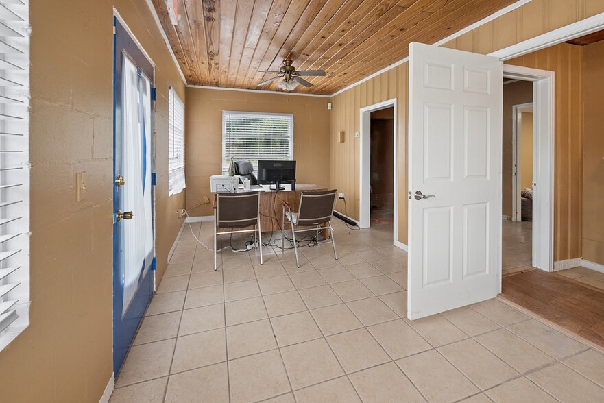 More Photos Of 1320 N Temple Ave, Starke Office For Sale