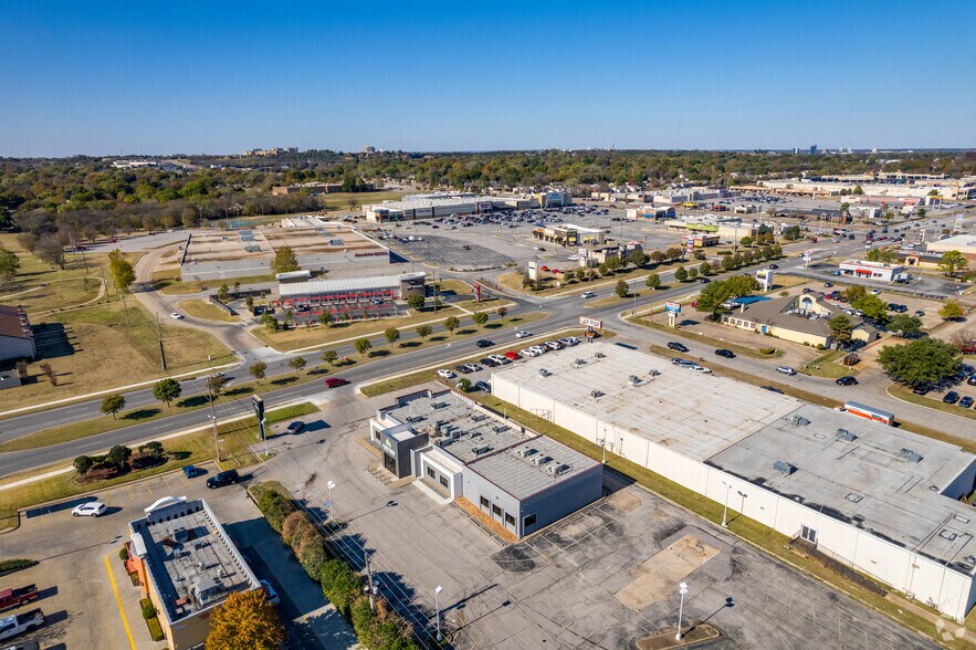 More Photos Of 7315 S Memorial Dr, Tulsa Restaurant For Sale