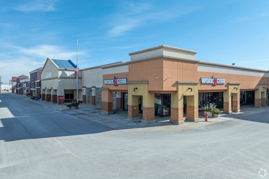 More Photos Of 950 Winston Plz, Melrose Park Supermarket For Lease