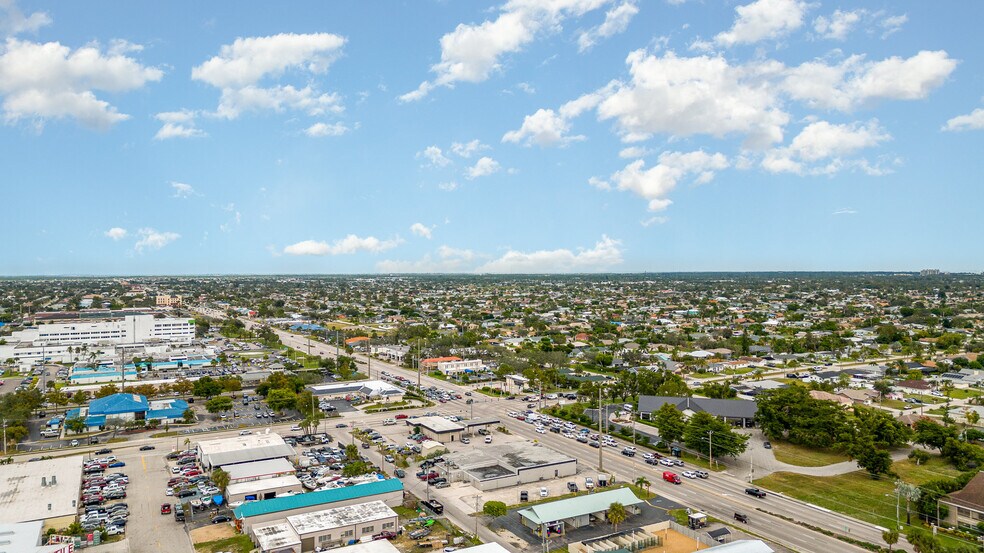 More Photos Of 910-912 Del Prado Blvd S, Cape Coral Freestanding For Lease