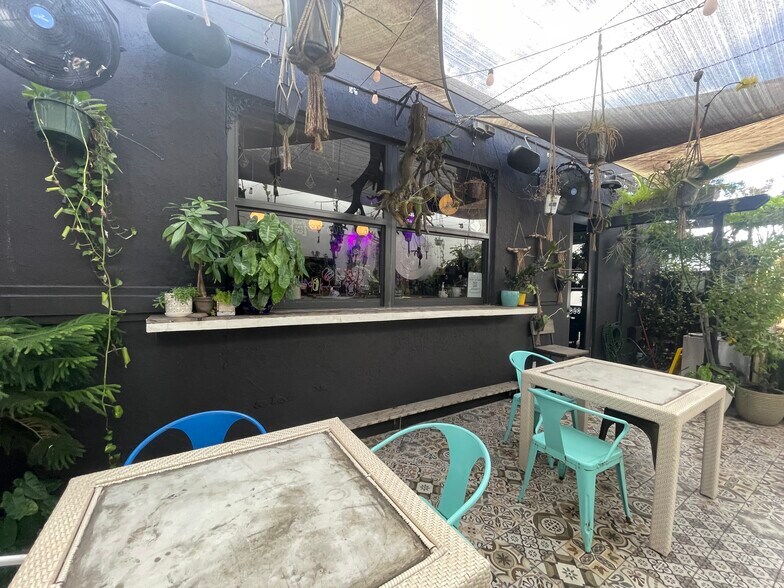 More Photos Of 201-205 NE 31st St, Oakland Park Restaurant For Sale