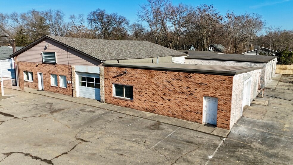 More Photos Of 3125 Yankee Rd, Middletown Auto Repair For Lease