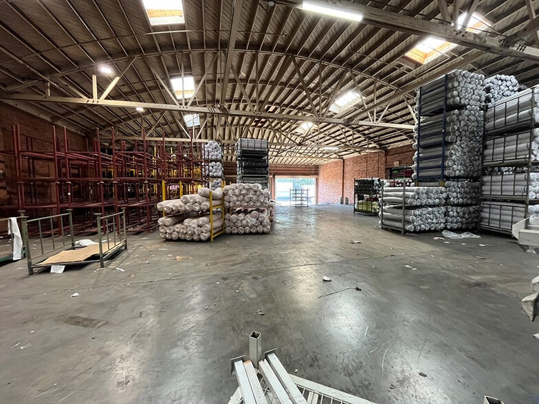 More Photos Of 2229 Yates Ave, Commerce Warehouse For Lease