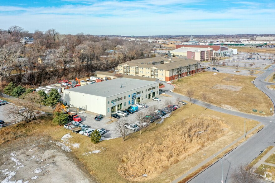 More Photos Of 5300-5310 S 73rd, Omaha Light Distribution For Lease