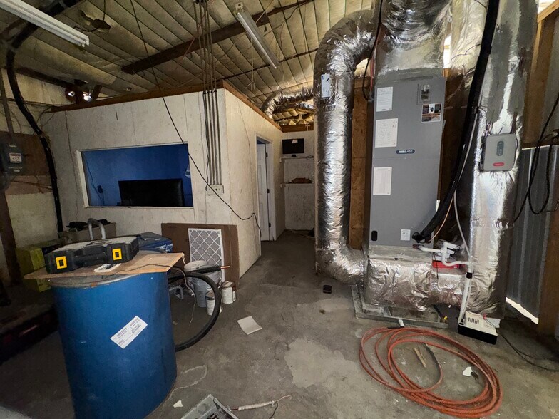 More Photos Of 10535 Highway 53 W, Talking Rock Service For Sale