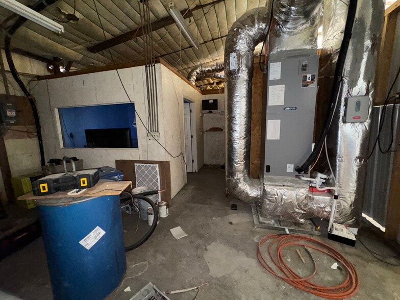 More Photos Of 10535 Highway 53 W, Talking Rock Service For Sale