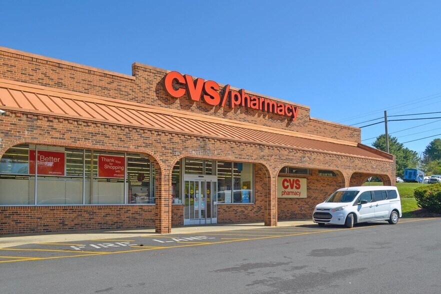 More Photos Of 945 N Main St, Marion Supermarket For Lease