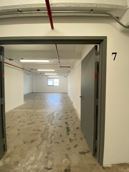 More Photos Of 901 E 31st St, Los Angeles Manufacturing For Lease