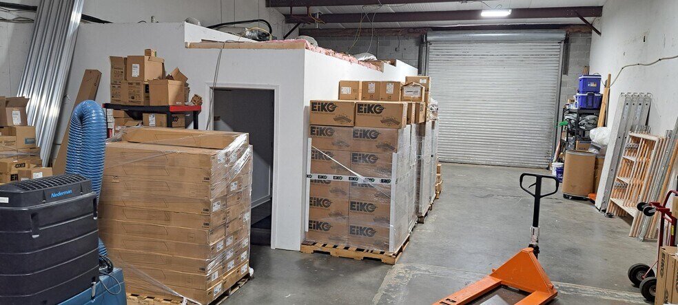 More Photos Of 92 & 102 Industrial Way, Troy Light Distribution For Lease