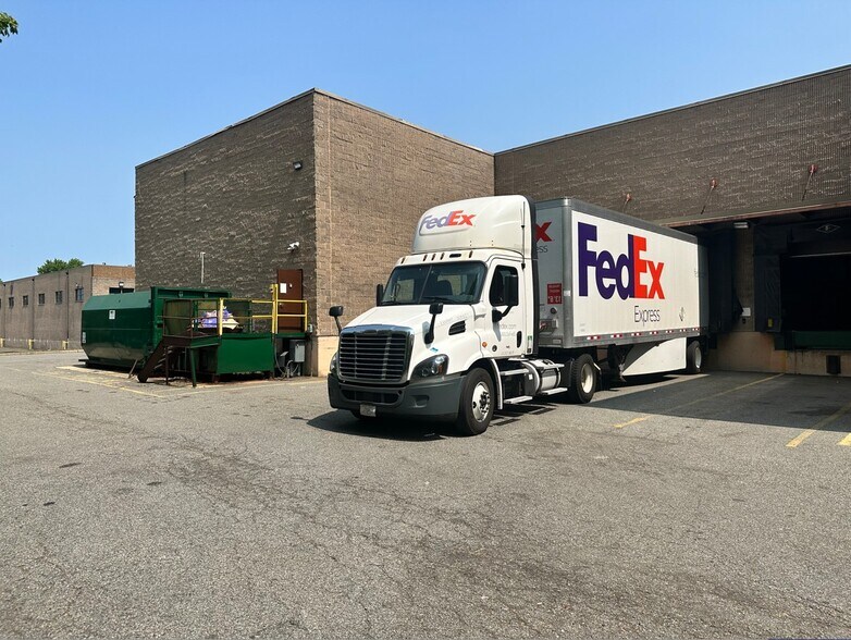 More Photos Of 160 Broadway, Cresskill Warehouse For Lease