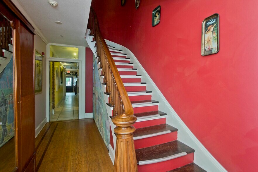 More Photos Of 18 Springfield St, Springfield Hospitality For Sale